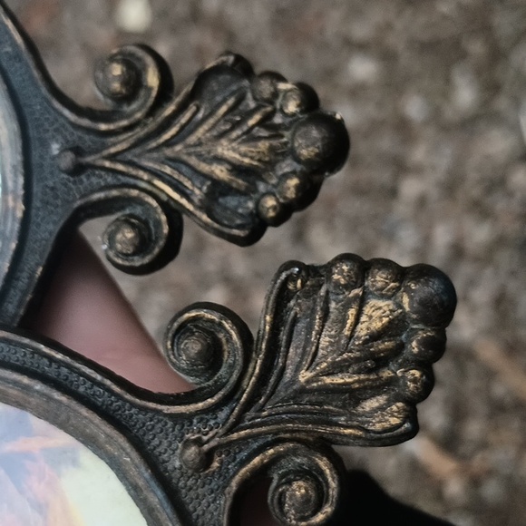 VTG (2) Brass Oval Wall Decor - Picture 13 of 13